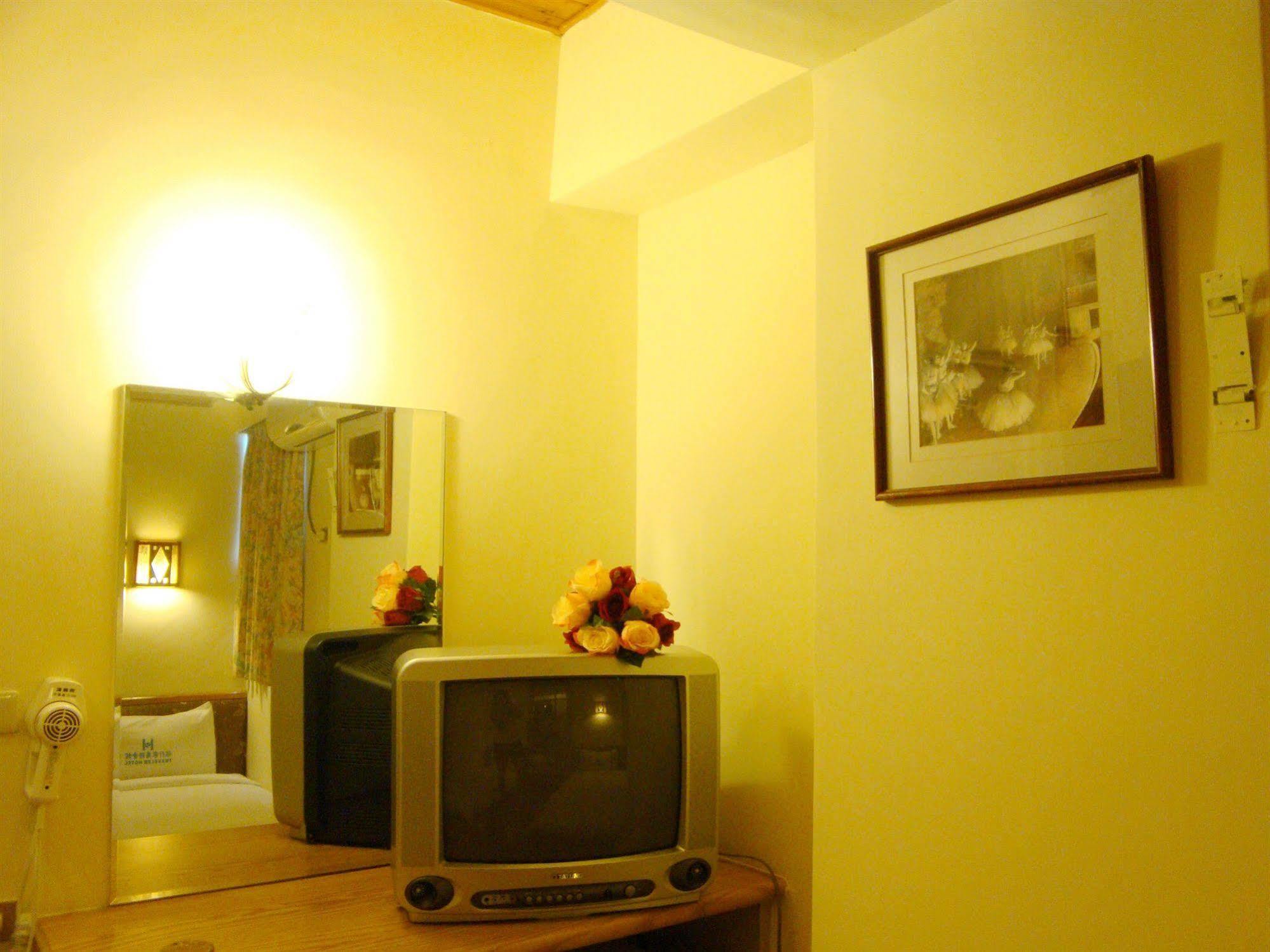 Traveler Hotel Taitung Bagian luar foto
